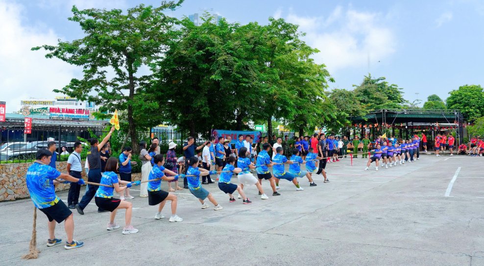 C&aacute;c đội tranh t&agrave;i ở m&ocirc;n k&eacute;o co