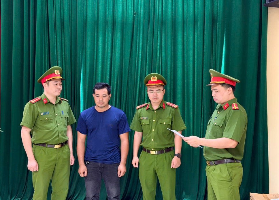 Cơ quan điều tra thi h&agrave;nh Quyết định khởi tố vụ &aacute;n h&igrave;nh sự v&agrave; khởi tố bị can đối với Ph&ugrave;ng Văn Tuấn - Gi&aacute;m đốc C&ocirc;ng ty TNHH Tuấn Linh 89
