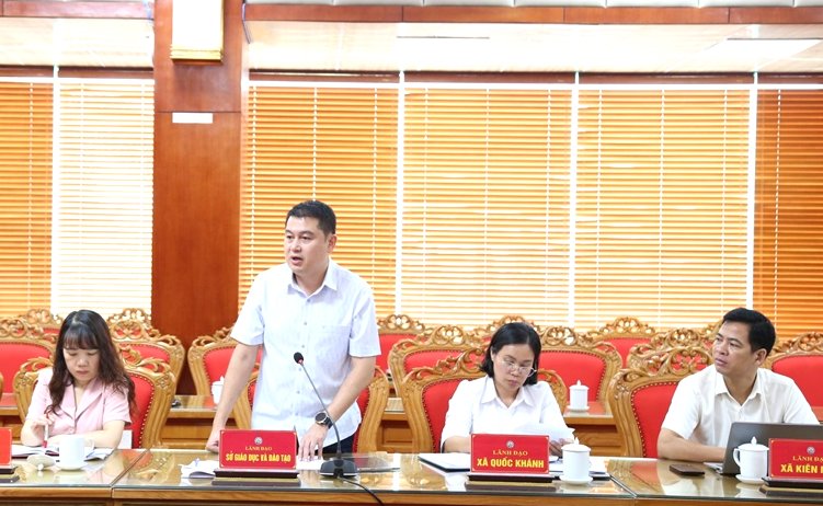 L&atilde;nh đạo Sở Gi&aacute;o dục v&agrave; Đ&agrave;o tạo Lạng Sơn b&aacute;o c&aacute;o
