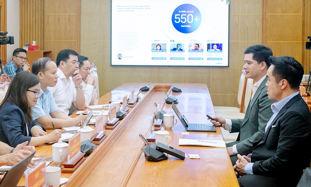 Quang cảnh buổi làm việc. Ảnh: Dương Hoàn. Quang cảnh buổi làm việc. Ảnh: Dương Hoàn.