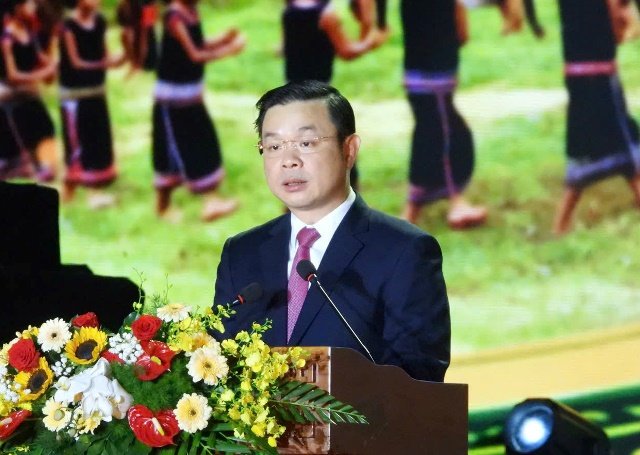 Ông Đỗ Hữu Huy, Chủ tịch UBND tỉnh Đắk Lắk phát biểu khai mạc Lễ Hội Sầu riêng Đắk Lắk năm 2026. Ông Đỗ Hữu Huy, Chủ tịch UBND tỉnh Đắk Lắk phát biểu khai mạc Lễ Hội Sầu riêng Đắk Lắk năm 2026.