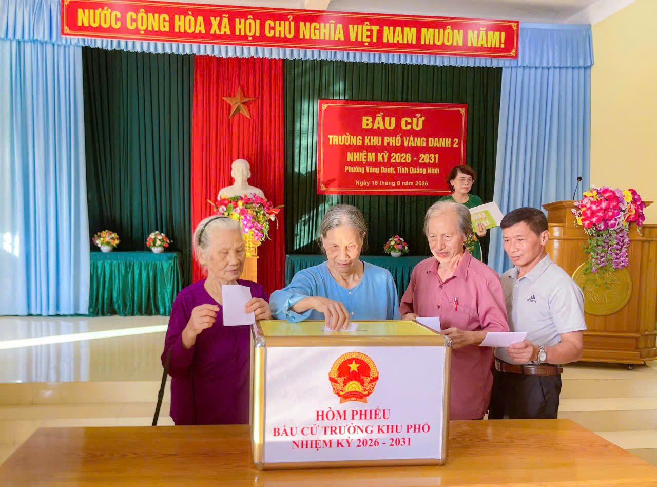 Người dân bầu Trưởng khu tại Khu phố Vàng Danh 2 Người dân bầu Trưởng khu tại Khu phố Vàng Danh 2