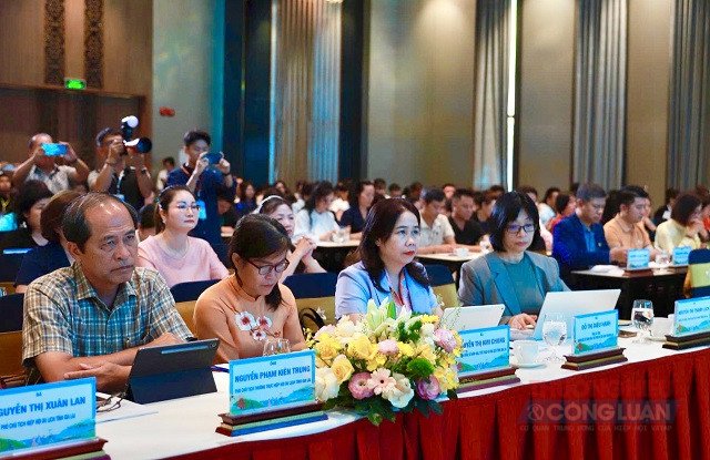 Lãnh đạo, quan khách tham dự Diễn đàn. Lãnh đạo, quan khách tham dự Diễn đàn.