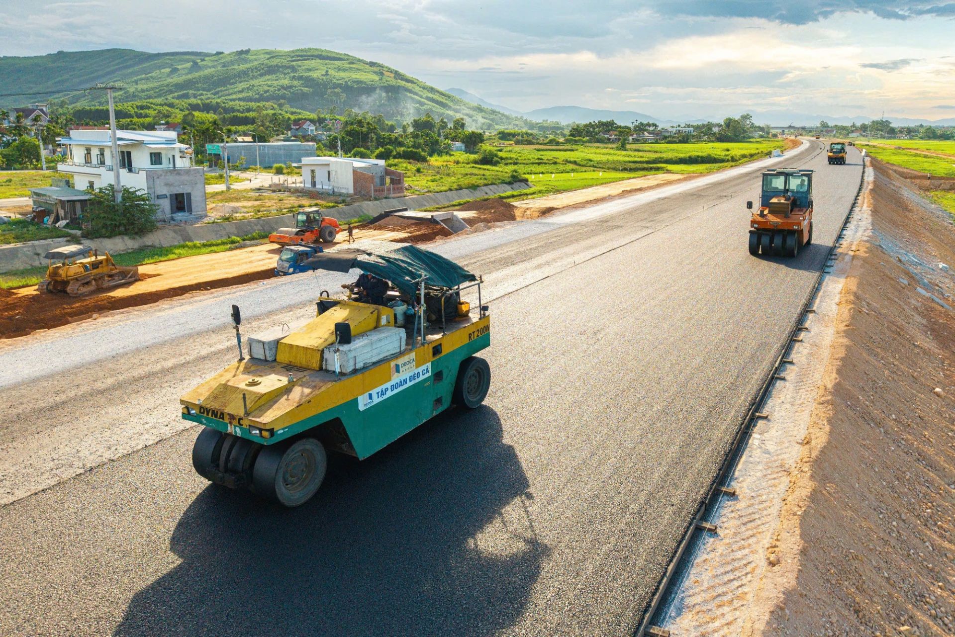 TP.HCM đang tăng tốc giải ng&acirc;n vốn đầu tư c&ocirc;ng, tập trung th&aacute;o gỡ c&aacute;c điểm nghẽn về mặt bằng, thủ tục v&agrave; vật liệu để hướng tới mục ti&ecirc;u giải ng&acirc;n 70% v&agrave;o cuối qu&yacute; III v&agrave; 100% kế hoạch trong năm 2026. Ảnh VGP