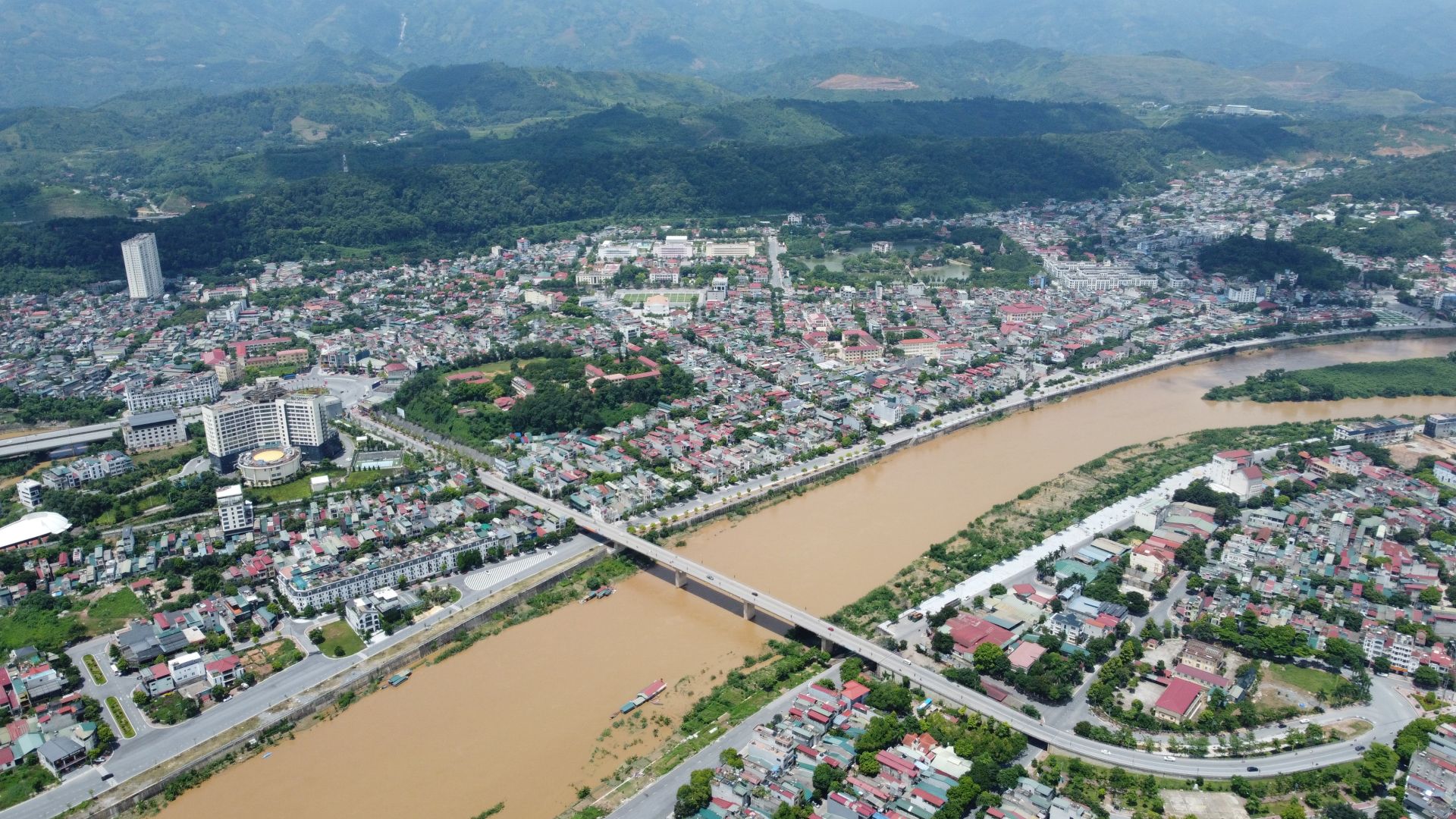 Lào Cai chuyển lợi thế thành năng lực phát triển - Kỳ II: Từ hành lang giao thông đến hành lang giá trị
