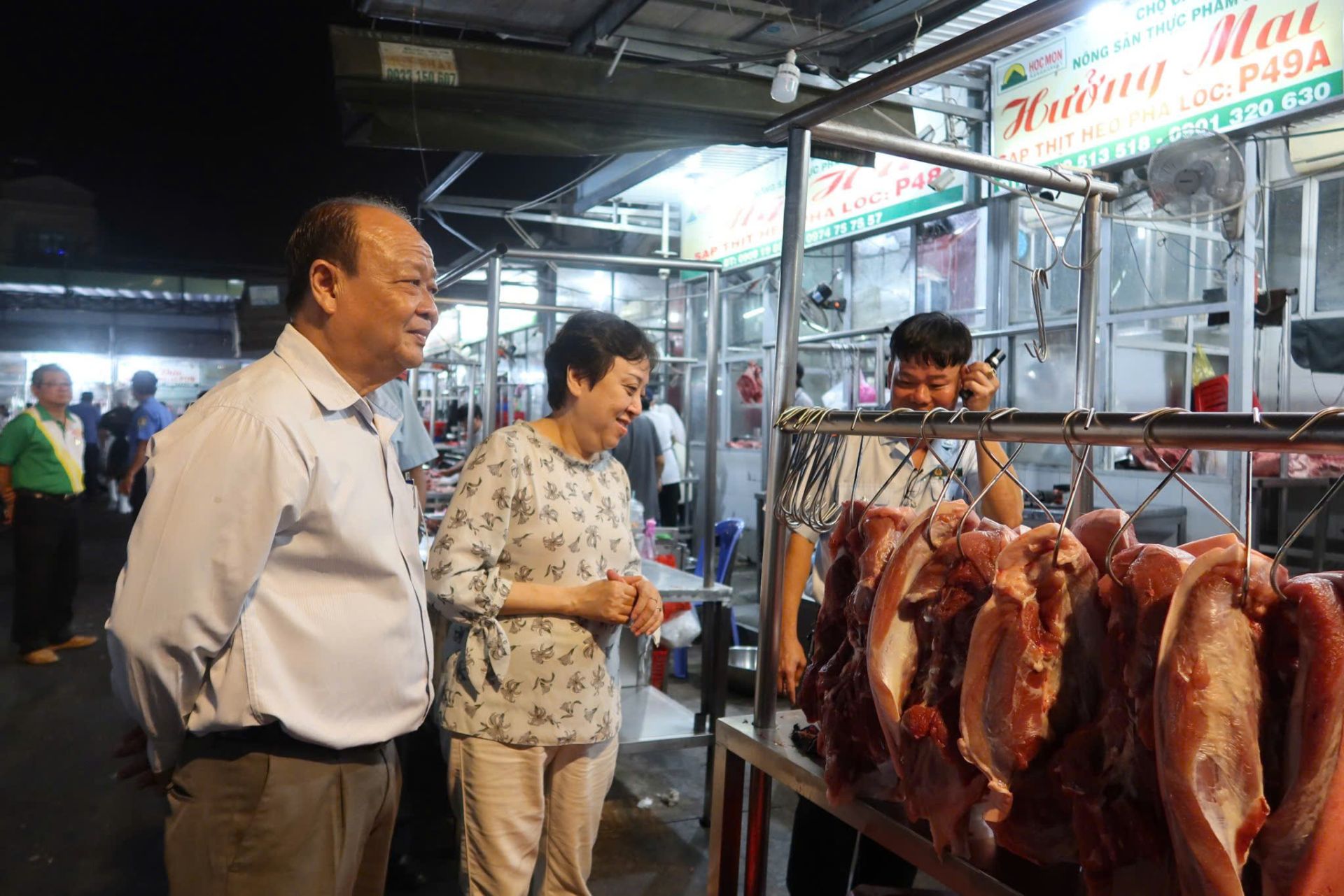 Bà Phạm Khánh Phong Lan cho rằng để tạo “tấm lá chắn” an toàn thực phẩm vững chắc cần sự chung tay của cơ quan quản lý, doanh nghiệp, người kinh doanh và người tiêu dùng Bà Phạm Khánh Phong Lan cho rằng để tạo “tấm lá chắn” an toàn thực phẩm vững chắc cần sự chung tay của cơ quan quản lý, doanh nghiệp, người kinh doanh và người tiêu dùng