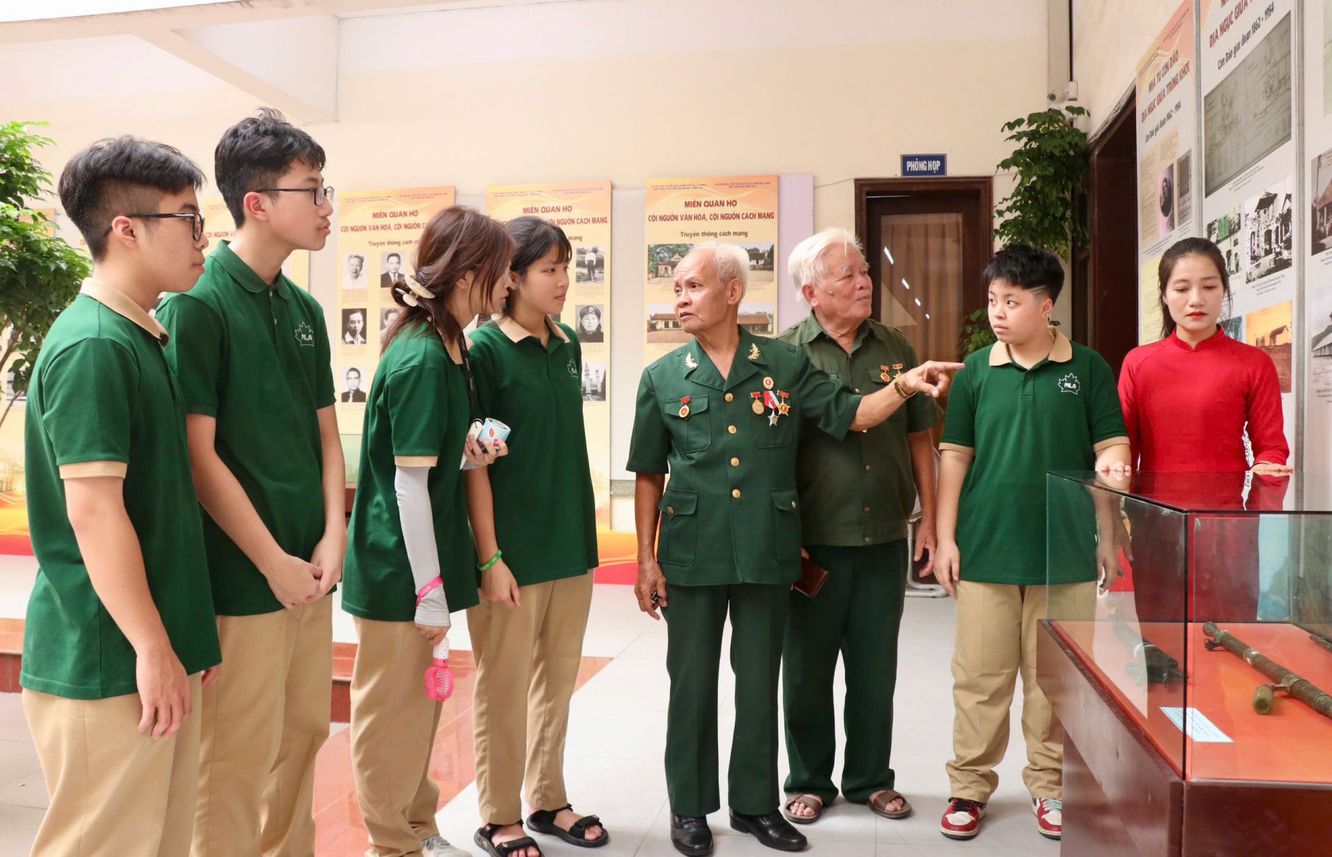 các cựu chiến binh, chiến sĩ từng bị bắt, tù đày tại Côn Đảo các cựu chiến binh, chiến sĩ từng bị bắt, tù đày tại Côn Đảo