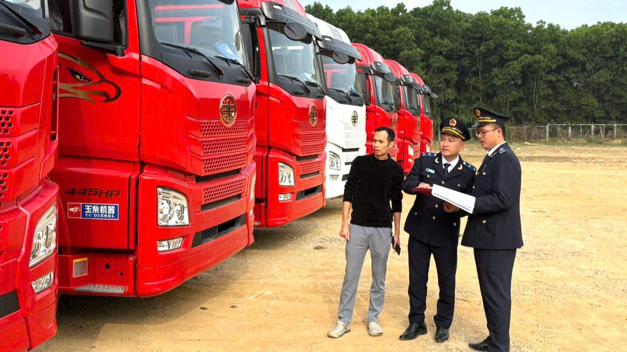 Hoạt động nghiệp vụ của công chức Chi cục Hải quan khu vực XVI. Ảnh: kv16.customs.gov.vn Hoạt động nghiệp vụ của công chức Chi cục Hải quan khu vực XVI. Ảnh: kv16.customs.gov.vn