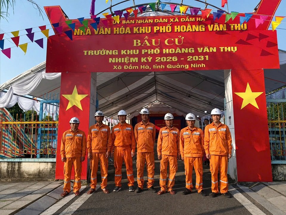CTĐL Quảng Ninh đồng loạt ra qu&acirc;n tuy&ecirc;n truyền hướng dẫn c&agrave;i đặt App EVN CSKH cho c&aacute;c kh&aacute;ch h&agrave;ng sử dụng điện tr&ecirc;n địa b&agrave;n tỉnh