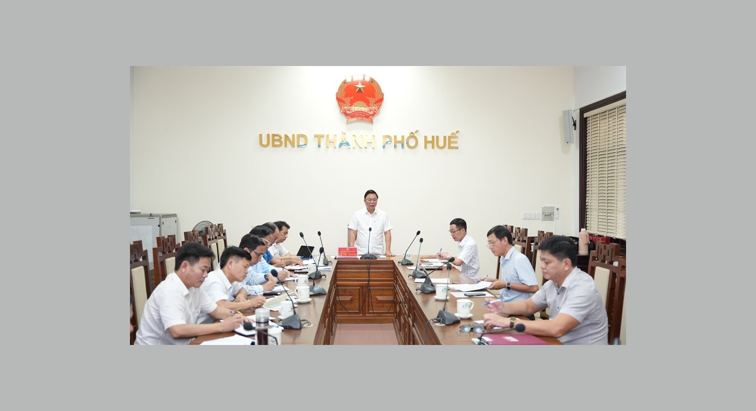 Chủ tịch UBND thành phố Lê Trí Thanh đang chủ trì cuộc họp Chủ tịch UBND thành phố Lê Trí Thanh đang chủ trì cuộc họp