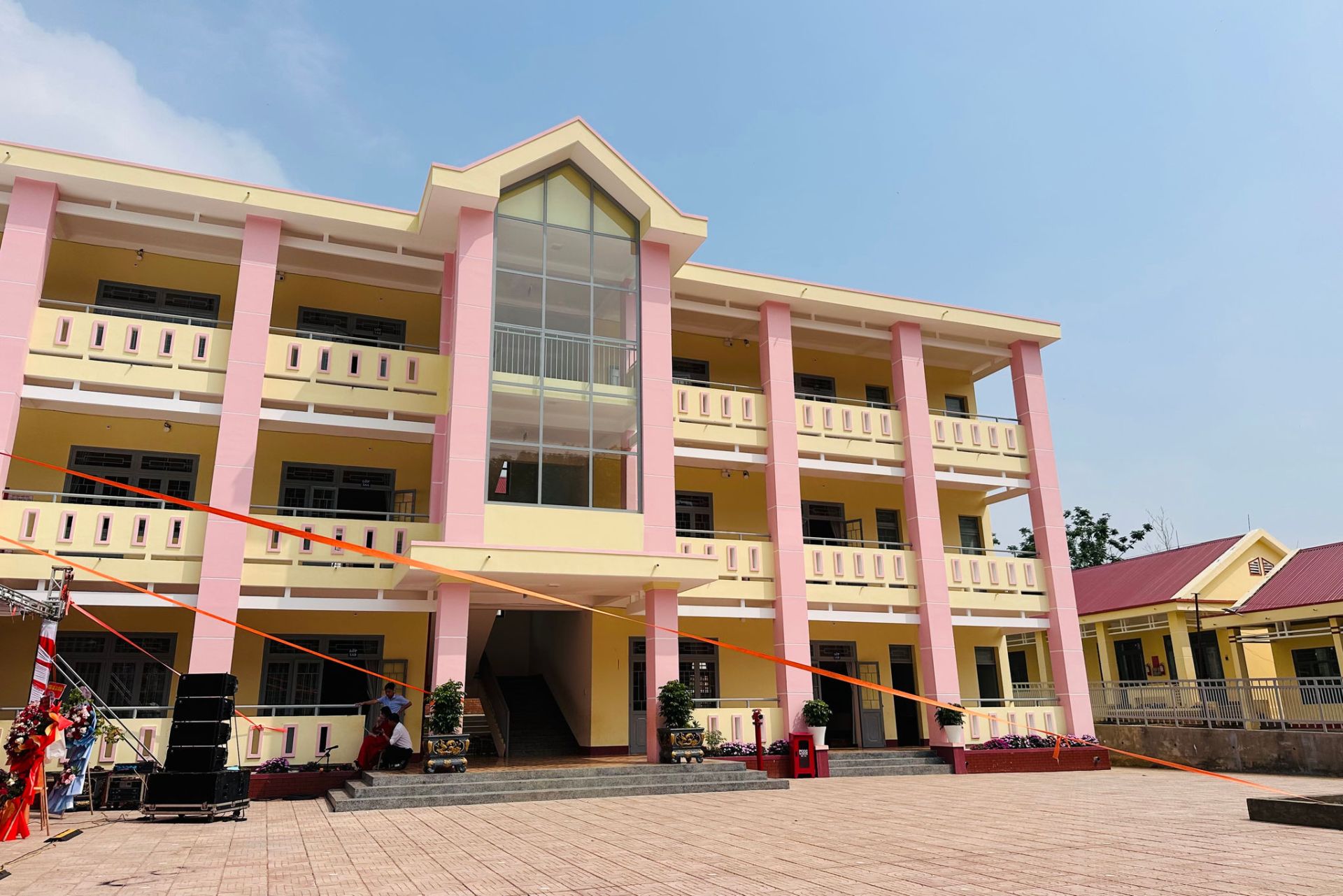 Công trình Trường Phổ thông dân tộc bán trú Tiểu học Vừ A Dính tại xã Tà Đùng, tỉnh Lâm Đồng Công trình Trường Phổ thông dân tộc bán trú Tiểu học Vừ A Dính tại xã Tà Đùng, tỉnh Lâm Đồng