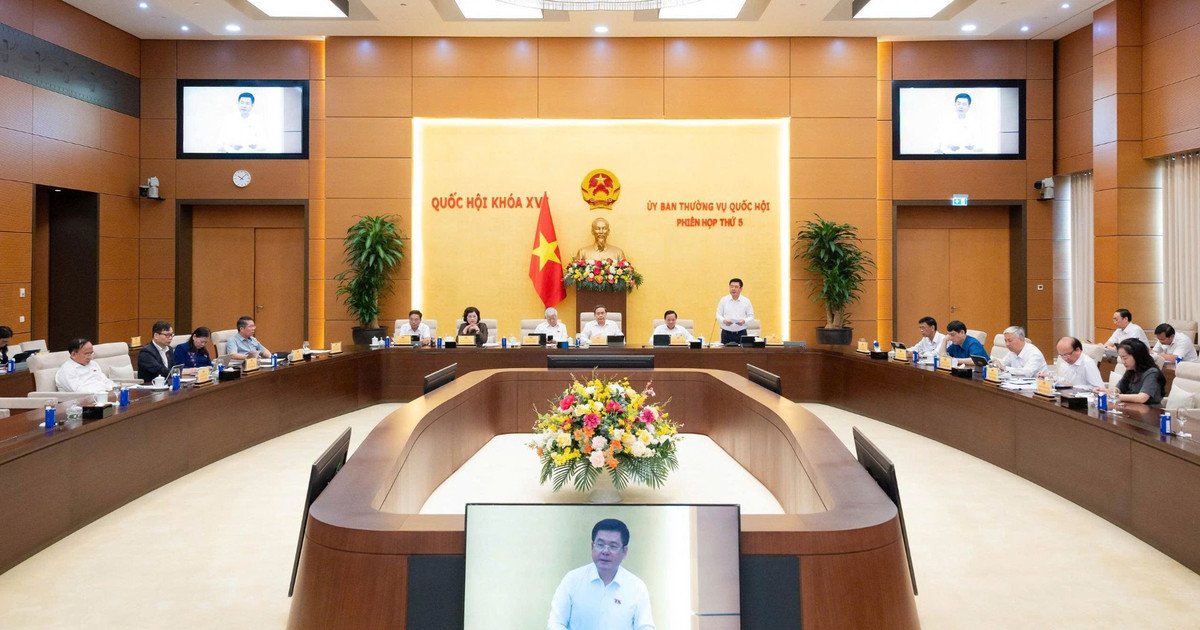Phó Chủ tịch Quốc hội Nguyễn Hồng Diên điều hành phiên họp. (Ảnh: Media Quốc hội) Phó Chủ tịch Quốc hội Nguyễn Hồng Diên điều hành phiên họp. (Ảnh: Media Quốc hội)