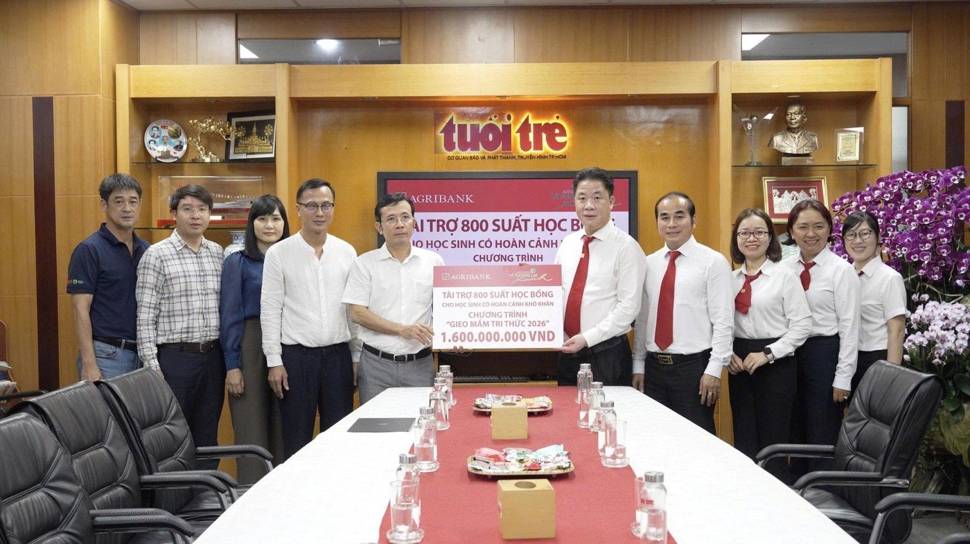 Đại diện Agribank trao biểu trưng 1,6 tỷ đồng tài trợ học bổng “Gieo mầm tri thức” năm 2026 Đại diện Agribank trao biểu trưng 1,6 tỷ đồng tài trợ học bổng “Gieo mầm tri thức” năm 2026