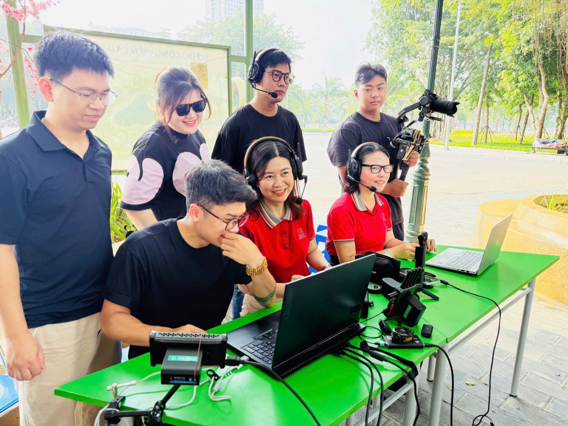 Chương trình livestream “Cầu Giấy xanh - chạm bình yên, khơi cảm hứng” được tổ chức trực tiếp tại Công viên Cầu Giấy, góp phần lan tỏa các hoạt động giáo dục, trải nghiệm tới cộng đồng. Chương trình livestream “Cầu Giấy xanh - chạm bình yên, khơi cảm hứng” được tổ chức trực tiếp tại Công viên Cầu Giấy, góp phần lan tỏa các hoạt động giáo dục, trải nghiệm tới cộng đồng.