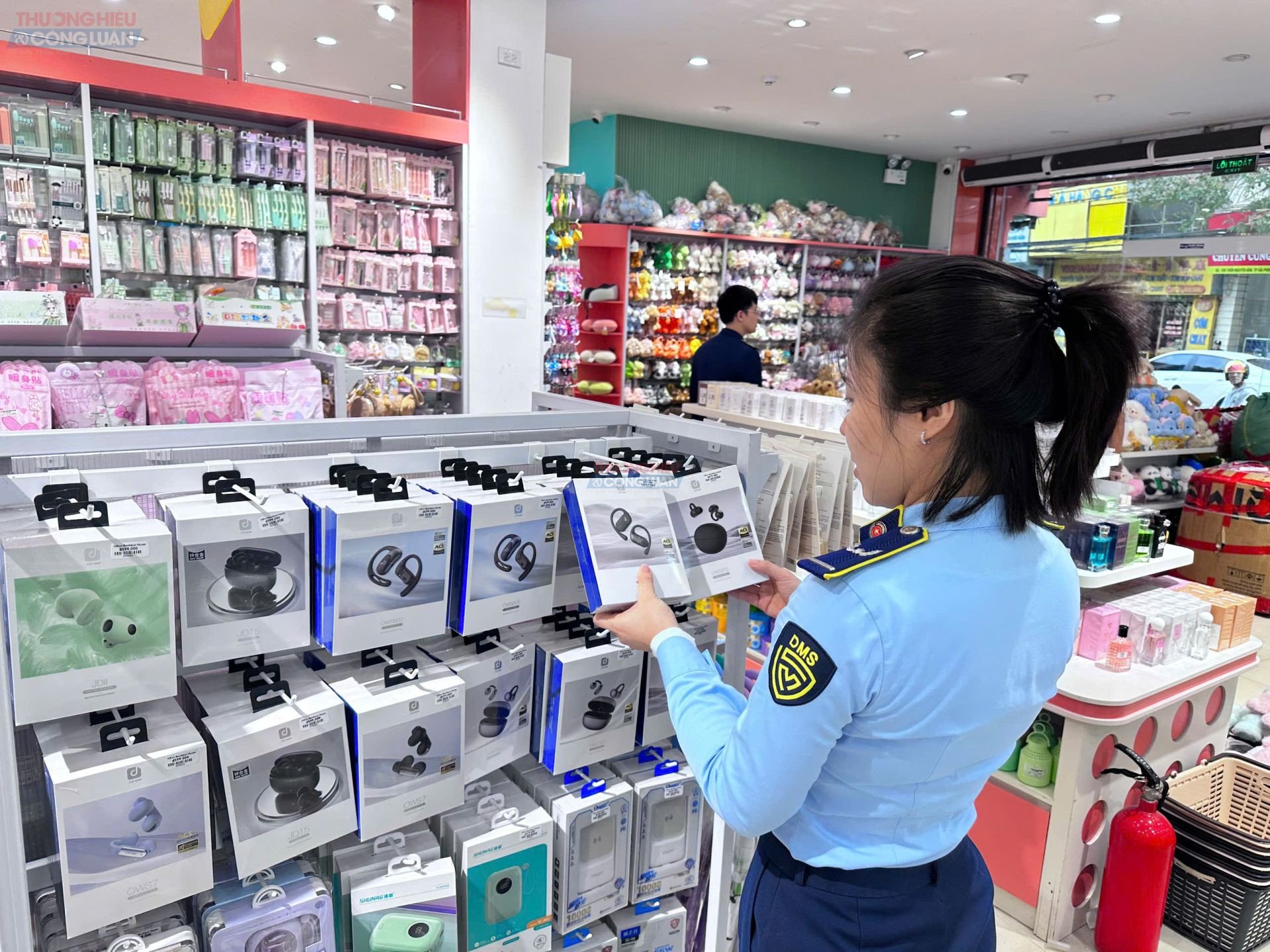 Kiên quyết đấu tranh với gian lận thương mại và ổn định thị trường. Kiên quyết đấu tranh với gian lận thương mại và ổn định thị trường.