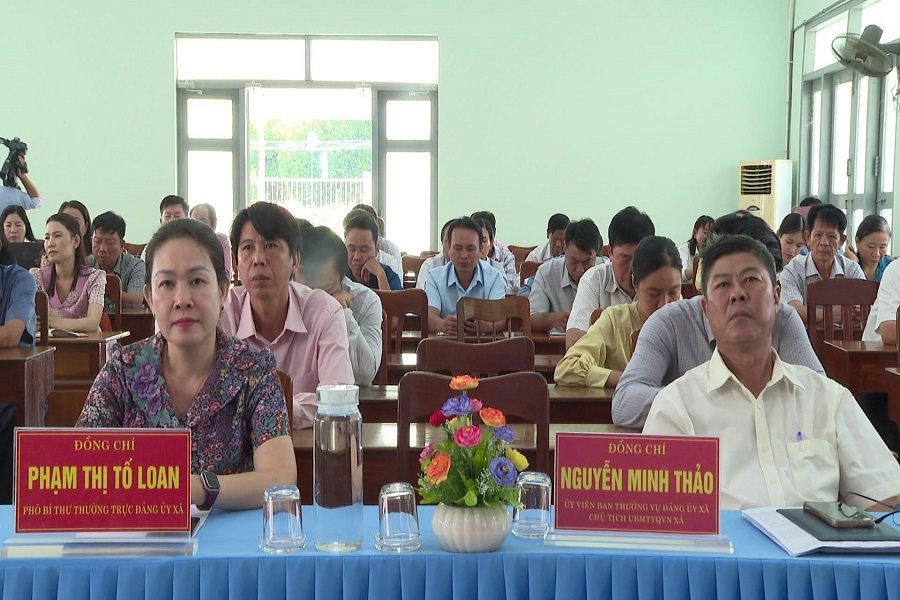 Đại biểu tham dự buổi công bố Quy hoạch chung xã Hàm Thuận đến năm 2050. Đại biểu tham dự buổi công bố Quy hoạch chung xã Hàm Thuận đến năm 2050.