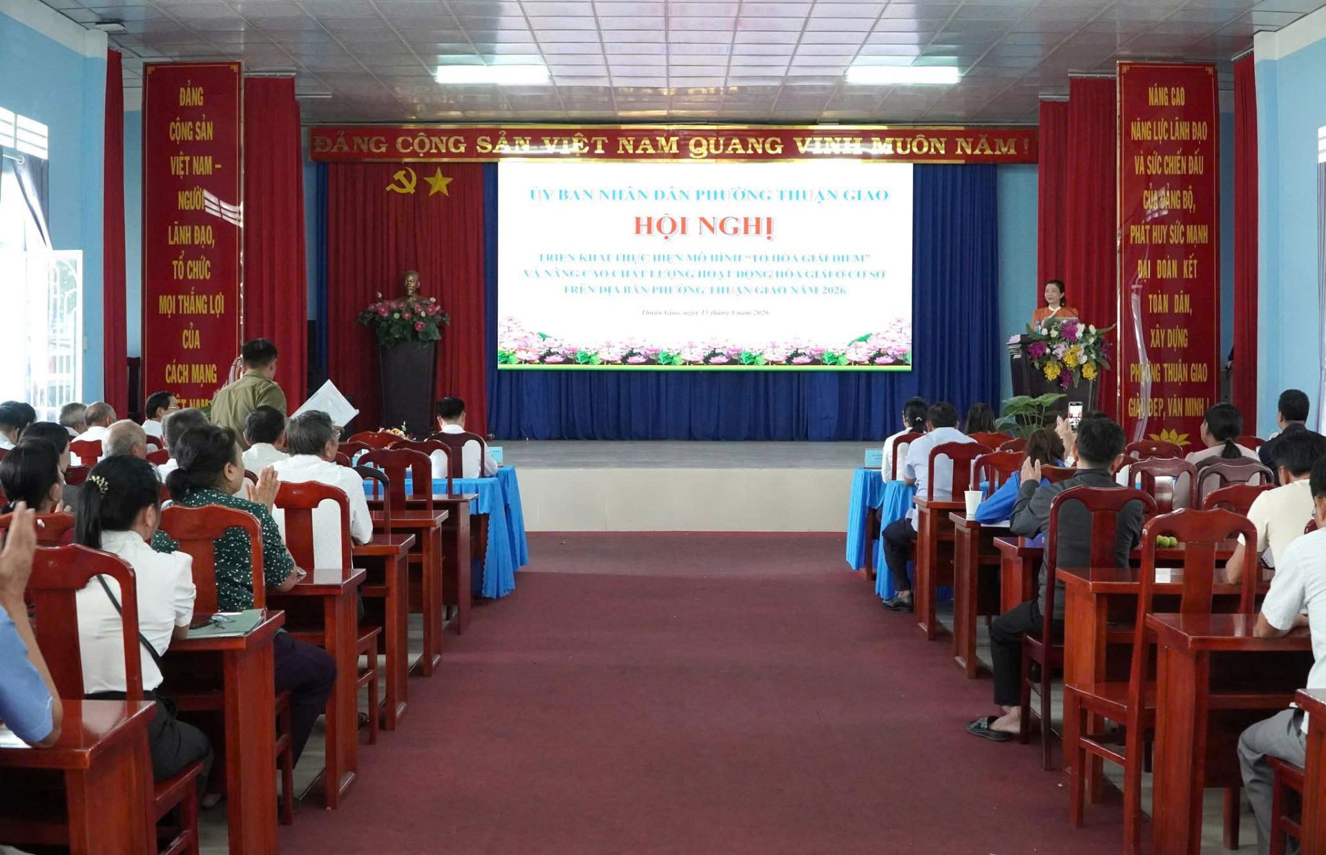 Quang cảnh hội nghị triển khai mô hình “Tổ hòa giải điểm” và tập huấn nghiệp vụ hòa giải ở cơ sở tại phường Thuận Giao. Quang cảnh hội nghị triển khai mô hình “Tổ hòa giải điểm” và tập huấn nghiệp vụ hòa giải ở cơ sở tại phường Thuận Giao.