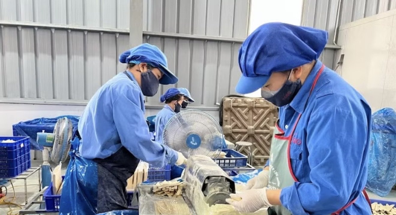Hoạt động sản xuất đũa thìa gỗ xuất khẩu tại Công ty TNHH Kẻ Gỗ, Khu công nghiệp Thanh Bình (xã Thanh Thịnh). Ảnh: thainguyen.gov.vn TIN LIÊN QUAN Khai thác tiềm năng điện mặt trời mái nhà tại các khu, cụm công nghiệp 15/08/2026 Hợp tác xã, doanh nghiệp phía Bắc Thái Nguyên: Từ sản xuất nhỏ đến tư duy toàn cầu 14/08/2026 MSR dự kiến chia cổ tức tiền mặt khi tiến độ giảm đòn bẩy vượt kế hoạch 12/08/2026 Hướng dẫn trình tự, thủ tục phát triển điện mặt trời mái nhà cho các tổ chức, doanh nghiệp 10/08/2026 Dấu ấn điều hành từ 243.000 tấn thép được kết nối 09/08/2026 1 2 3 4 5 ... Hoạt động sản xuất đũa thìa gỗ xuất khẩu tại Công ty TNHH Kẻ Gỗ, Khu công nghiệp Thanh Bình (xã Thanh Thịnh). Ảnh: thainguyen.gov.vn TIN LIÊN QUAN Khai thác tiềm năng điện mặt trời mái nhà tại các khu, cụm công nghiệp 15/08/2026 Hợp tác xã, doanh nghiệp phía Bắc Thái Nguyên: Từ sản xuất nhỏ đến tư duy toàn cầu 14/08/2026 MSR dự kiến chia cổ tức tiền mặt khi tiến độ giảm đòn bẩy vượt kế hoạch 12/08/2026 Hướng dẫn trình tự, thủ tục phát triển điện mặt trời mái nhà cho các tổ chức, doanh nghiệp 10/08/2026 Dấu ấn điều hành từ 243.000 tấn thép được kết nối 09/08/2026 1 2 3 4 5 ...