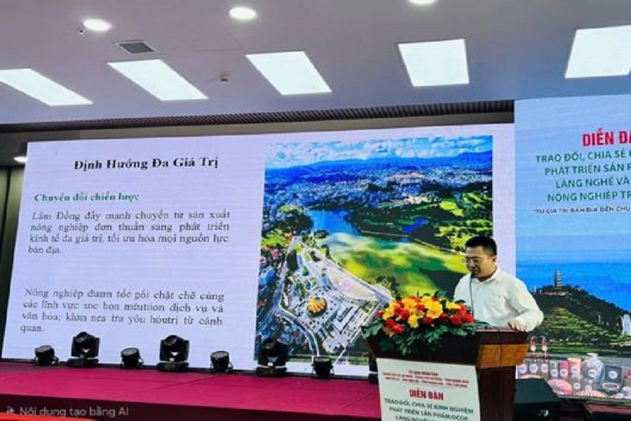 Ông Lê Quang Dần- Phó Giám đốc Sở Nông nghiệp và Môi trường tỉnh Lâm Đồng phát biểu tham luận tại Diễn đàn. Ông Lê Quang Dần- Phó Giám đốc Sở Nông nghiệp và Môi trường tỉnh Lâm Đồng phát biểu tham luận tại Diễn đàn.