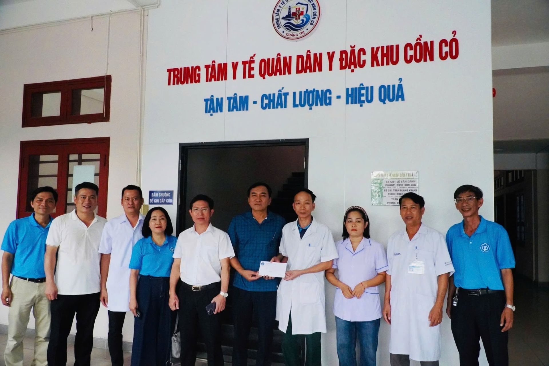 BHXH Th&agrave;nh phố Huế thăm Trung t&acirc;m Y tế Qu&acirc;n D&acirc;n y tại Đặc khu Cồn Cỏ, tỉnh Quảng Trị