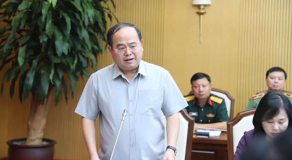 &Ocirc;ng Quản Minh Cường, Ủy vi&ecirc;n Trung ương Đảng, B&iacute; thư Tỉnh ủy, Trưởng Đo&agrave;n ĐBQH tỉnh Quảng Ninh, ph&aacute;t biểu tại buổi l&agrave;m việc