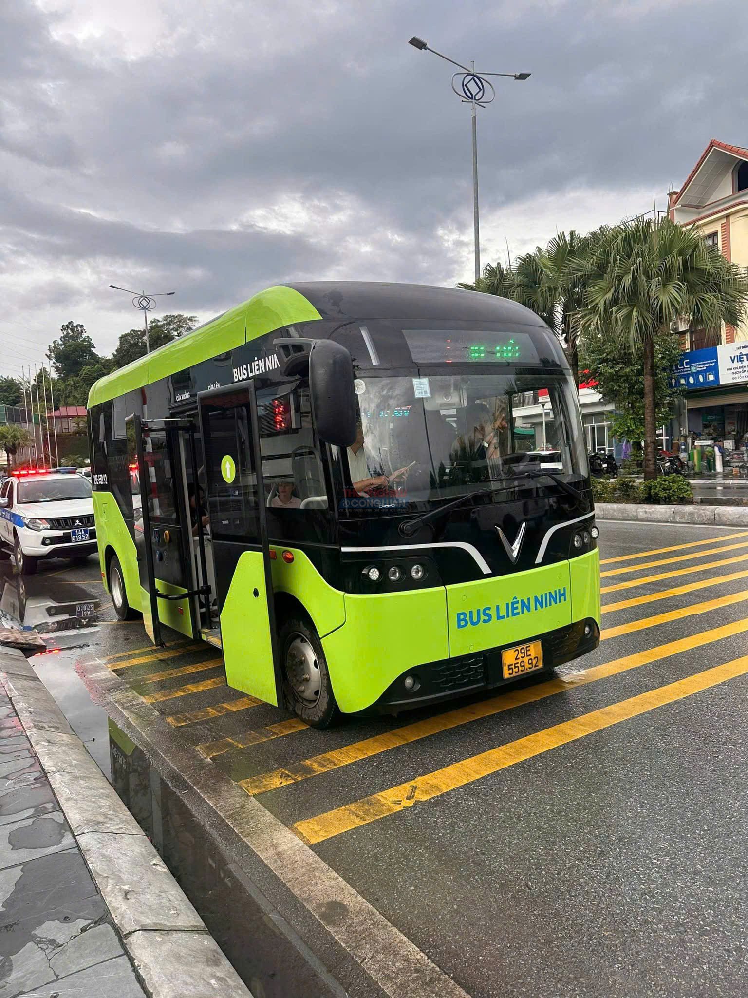Dự kiến 50 xe buýt điện sẽ được bố trí phục vụ đưa đón học sinh Dự kiến 50 xe buýt điện sẽ được bố trí phục vụ đưa đón học sinh