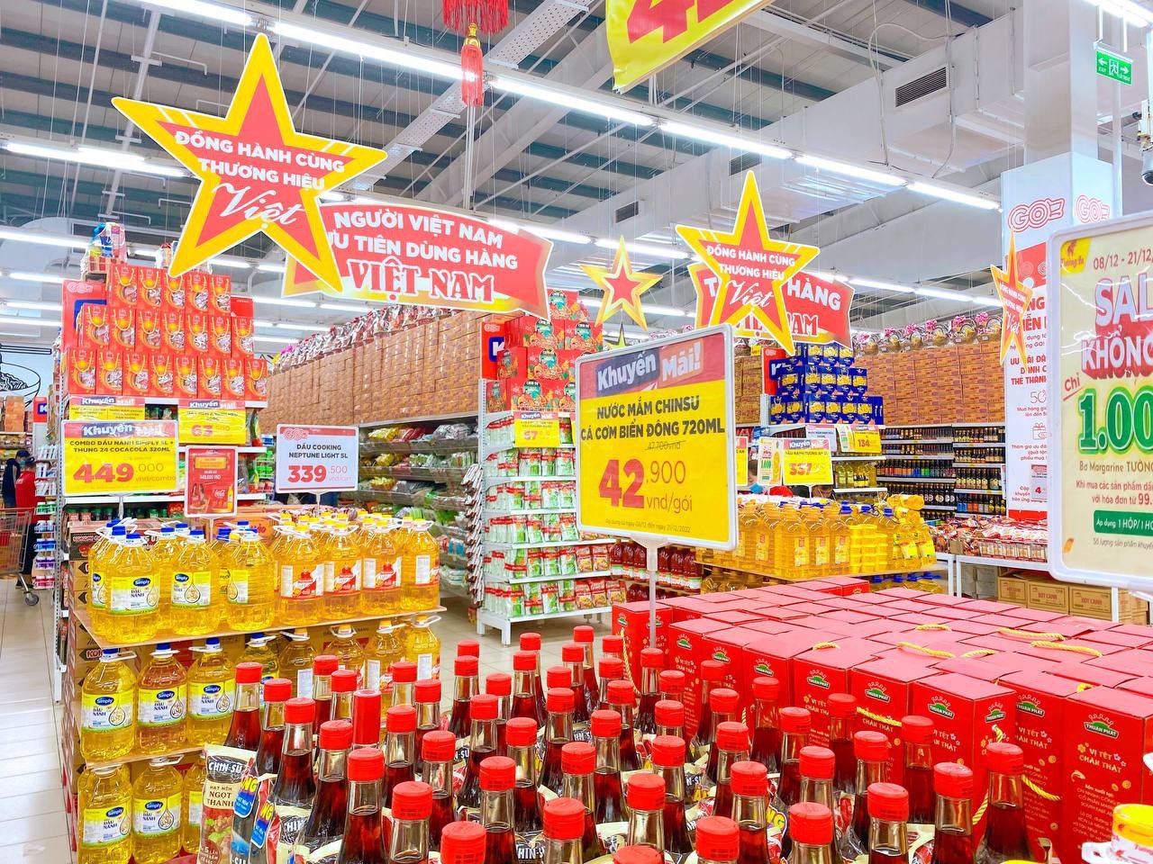 Hàng Việt hiện chiếm 80-95% tại nhiều hệ thống bán lẻ, cho thấy vị thế ngày càng được củng cố trên thị trường nội địa. Hàng Việt hiện chiếm 80-95% tại nhiều hệ thống bán lẻ, cho thấy vị thế ngày càng được củng cố trên thị trường nội địa.