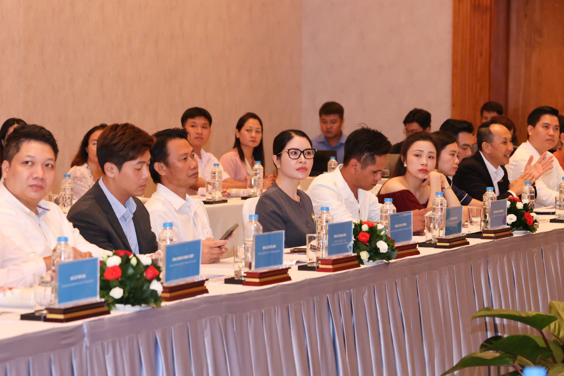 Các đại biểu tham dự buổi tọa đàm. Các đại biểu tham dự buổi tọa đàm.