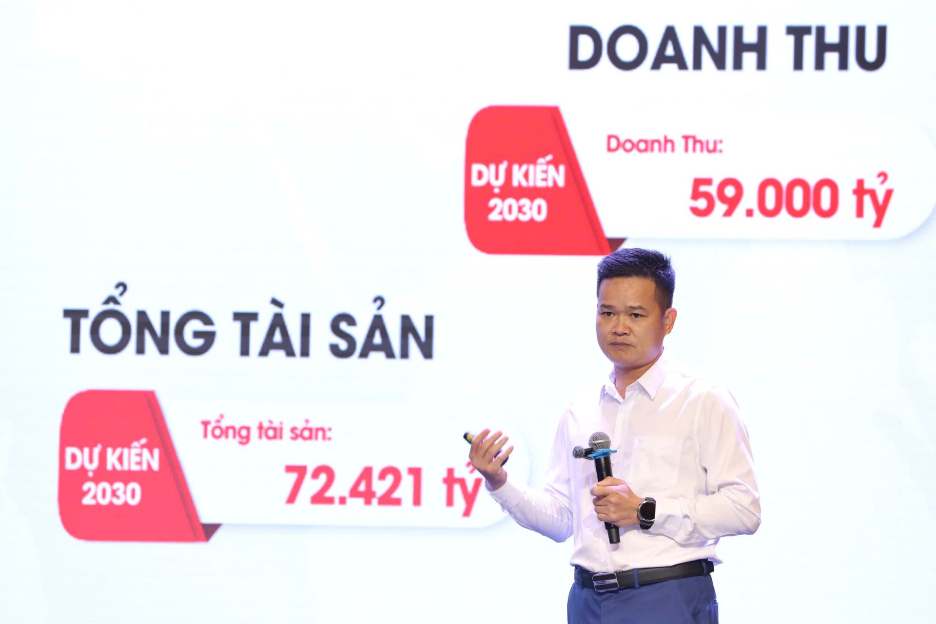 &Ocirc;ng Nguyễn Văn Minh, Ph&oacute; Tổng gi&aacute;m đốc C&ocirc;ng ty Cổ phần N&ocirc;ng nghiệp BAF Việt Nam, mang đến tọa đ&agrave;m c&acirc;u chuyện x&acirc;y dựng chuỗi thực phẩm an to&agrave;n từ trang trại đến hệ thống ph&acirc;n phối.