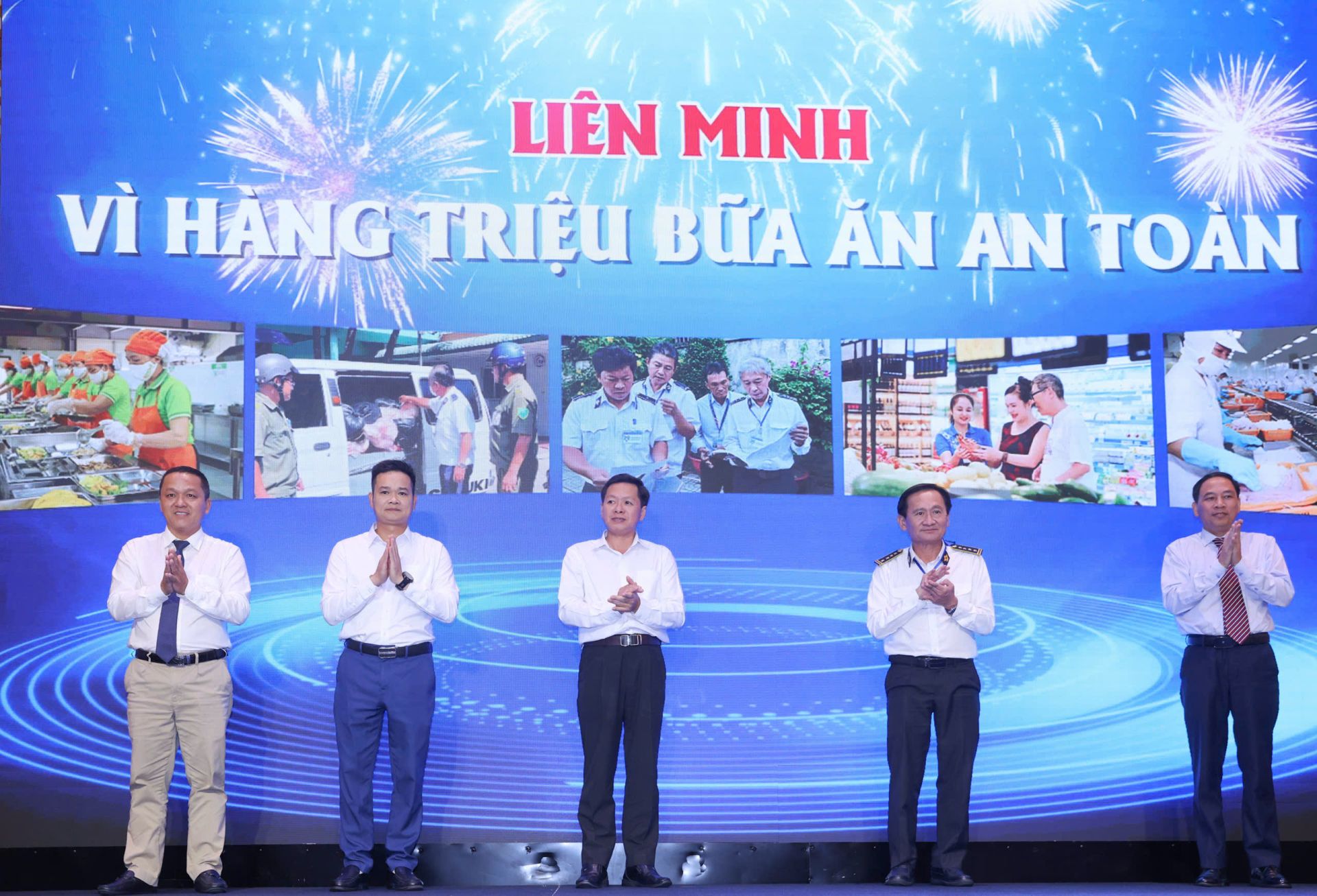 &ldquo;H&agrave;nh tr&igrave;nh v&igrave; h&agrave;ng triệu bữa ăn an to&agrave;n&rdquo; được kỳ vọng sẽ trở th&agrave;nh cầu nối thường xuy&ecirc;n giữa cơ quan quản l&yacute;, doanh nghiệp, chuy&ecirc;n gia v&agrave; người d&acirc;n, g&oacute;p phần biến những cam kết về an to&agrave;n thực phẩm th&agrave;nh h&agrave;nh động cụ thể, l&acirc;u d&agrave;i v&agrave; thiết thực.