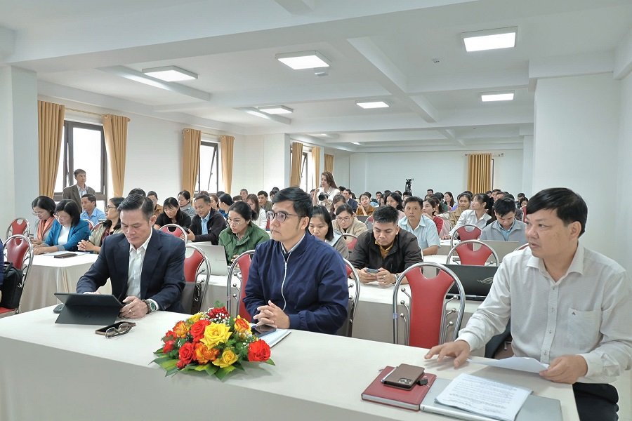 Đại diện các đơn vị, địa phương tham dự Hội nghị tập huấn hướng dẫn công tác cấp và quản lý mã số vùng trồng, mã số cơ sở đóng gói trên địa bàn tỉnh. (Ảnh: Chi cục Trồng trọt và Bảo vệ thực vật) Đại diện các đơn vị, địa phương tham dự Hội nghị tập huấn hướng dẫn công tác cấp và quản lý mã số vùng trồng, mã số cơ sở đóng gói trên địa bàn tỉnh. (Ảnh: Chi cục Trồng trọt và Bảo vệ thực vật)
