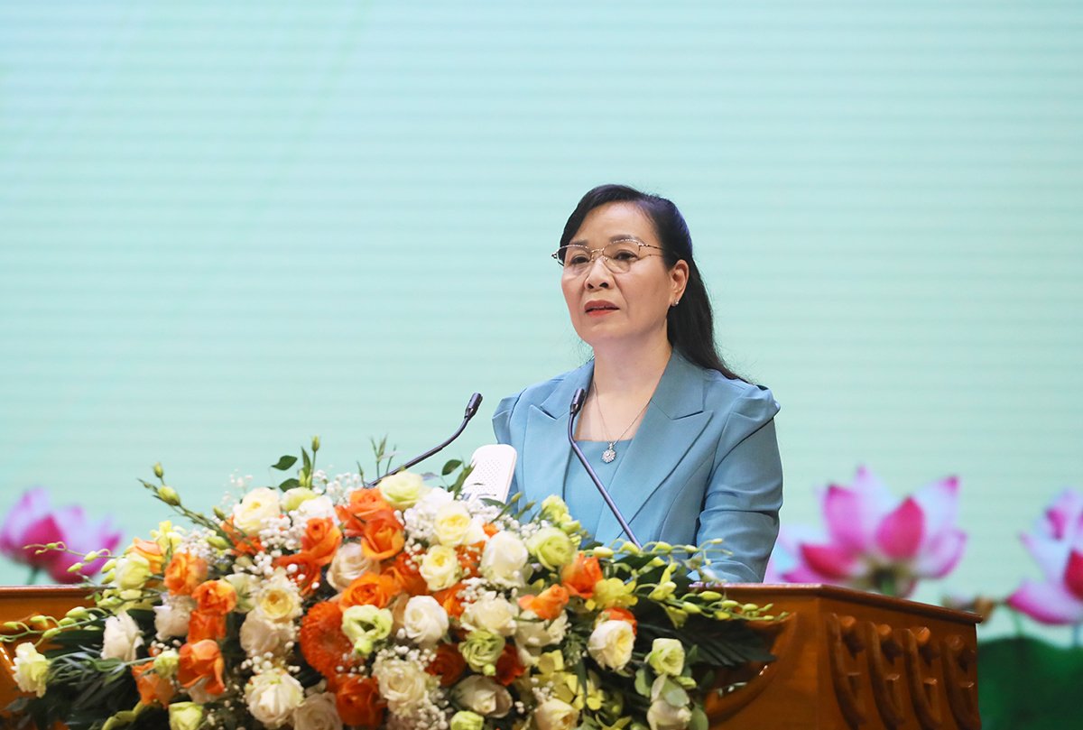 Đồng chí Nguyễn Thị Hà, Ủy viên Ban Thường vụ Tỉnh ủy, Chủ tịch Ủy ban MTTQ tỉnh phát biểu tại Hội nghị. Đồng chí Nguyễn Thị Hà, Ủy viên Ban Thường vụ Tỉnh ủy, Chủ tịch Ủy ban MTTQ tỉnh phát biểu tại Hội nghị.