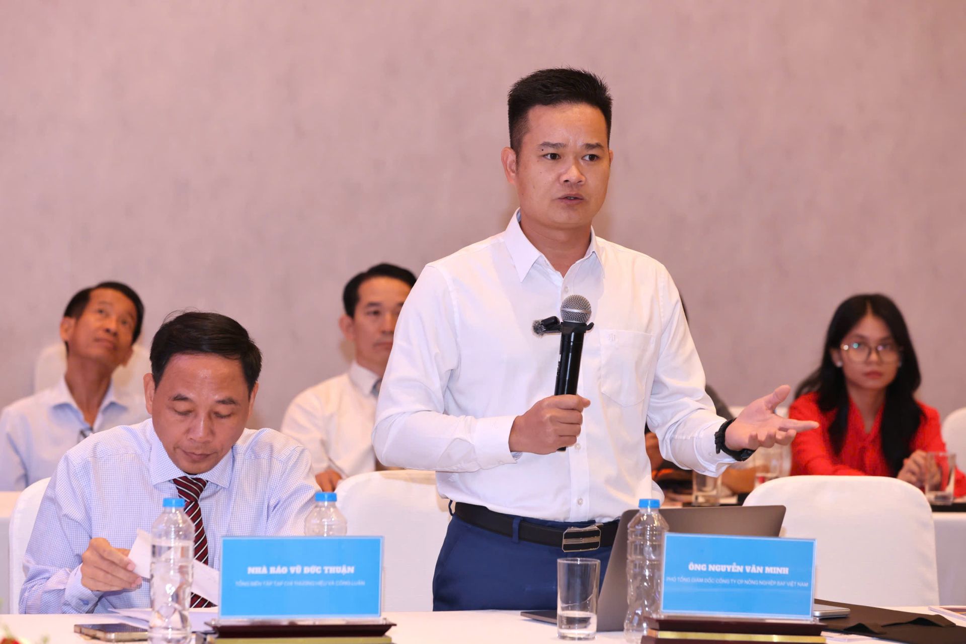 &ocirc;ng Nguyễn Văn Minh, Ph&oacute; Tổng Gi&aacute;m đốc C&ocirc;ng ty Cổ phần N&ocirc;ng nghiệp B.A.F Việt Nam, nh&igrave;n nhận việc x&acirc;y dựng hệ thống kiểm so&aacute;t an to&agrave;n thực phẩm chắc chắn l&agrave;m ph&aacute;t sinh chi ph&iacute;.