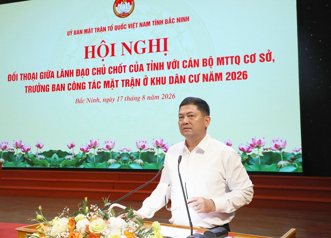 Bí thư Tỉnh ủy Nguyễn Hồng Thái phát biểu tại hội nghị. Bí thư Tỉnh ủy Nguyễn Hồng Thái phát biểu tại hội nghị.