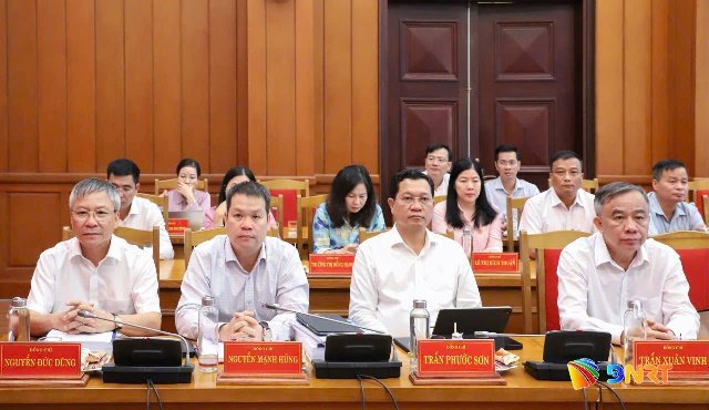 Lãnh đạo HĐND, UBND thành phố và các đại biểu dự Hội nghị nghe báo cáo hồ sơ Quy hoạch chung thành phố Đà Nẵng. Ảnh: Ngọc Phú/Báo và Phát thanh, Truyền hình Đà Nẵng. Lãnh đạo HĐND, UBND thành phố và các đại biểu dự Hội nghị nghe báo cáo hồ sơ Quy hoạch chung thành phố Đà Nẵng. Ảnh: Ngọc Phú/Báo và Phát thanh, Truyền hình Đà Nẵng.
