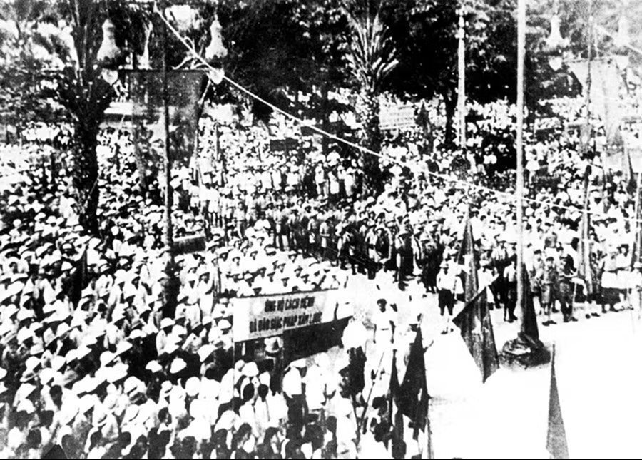Nh&acirc;n d&acirc;n S&agrave;i G&ograve;n khởi nghĩa gi&agrave;nh ch&iacute;nh quyền trong C&aacute;ch mạng Th&aacute;ng T&aacute;m năm 1945. (Ảnh: Tư liệu/TTXVN)