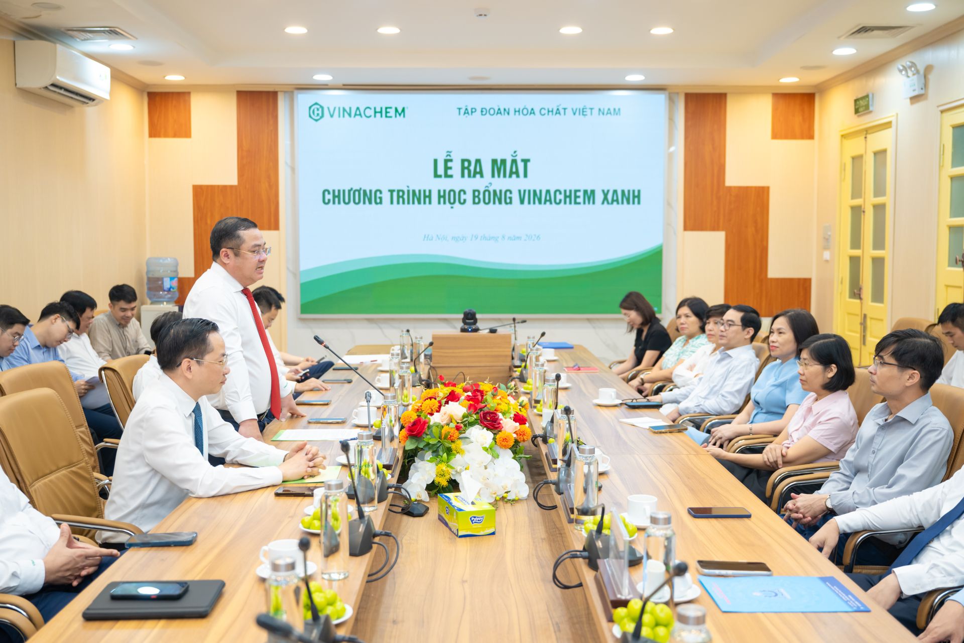 Chủ tịch Vinachem Ph&ugrave;ng Quang Hiệp ph&aacute;t biểu tại lễ ra mắt