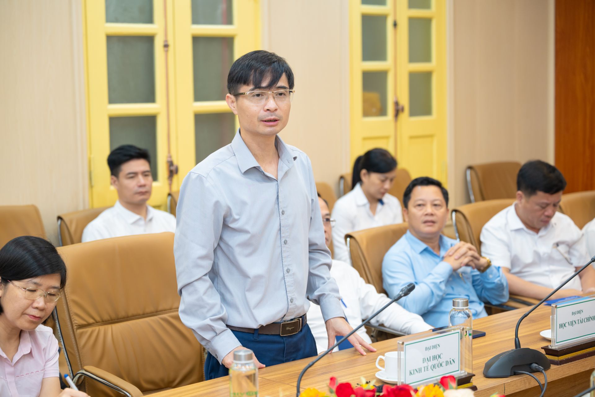 Đại diện đai học Kinh tế quốc d&acirc;n ph&aacute;t biểu