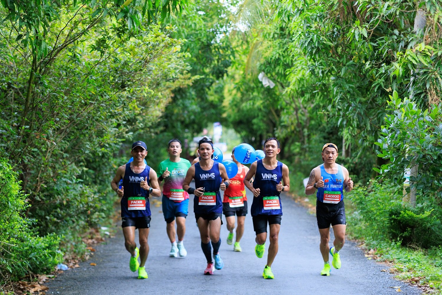 Không chỉ chinh phục cự ly, runner còn được tận hưởng hành trình sải bước giữa thiên nhiên xanh mát và những khung cảnh đặc trưng của Đất Sen hồng Không chỉ chinh phục cự ly, runner còn được tận hưởng hành trình sải bước giữa thiên nhiên xanh mát và những khung cảnh đặc trưng của Đất Sen hồng