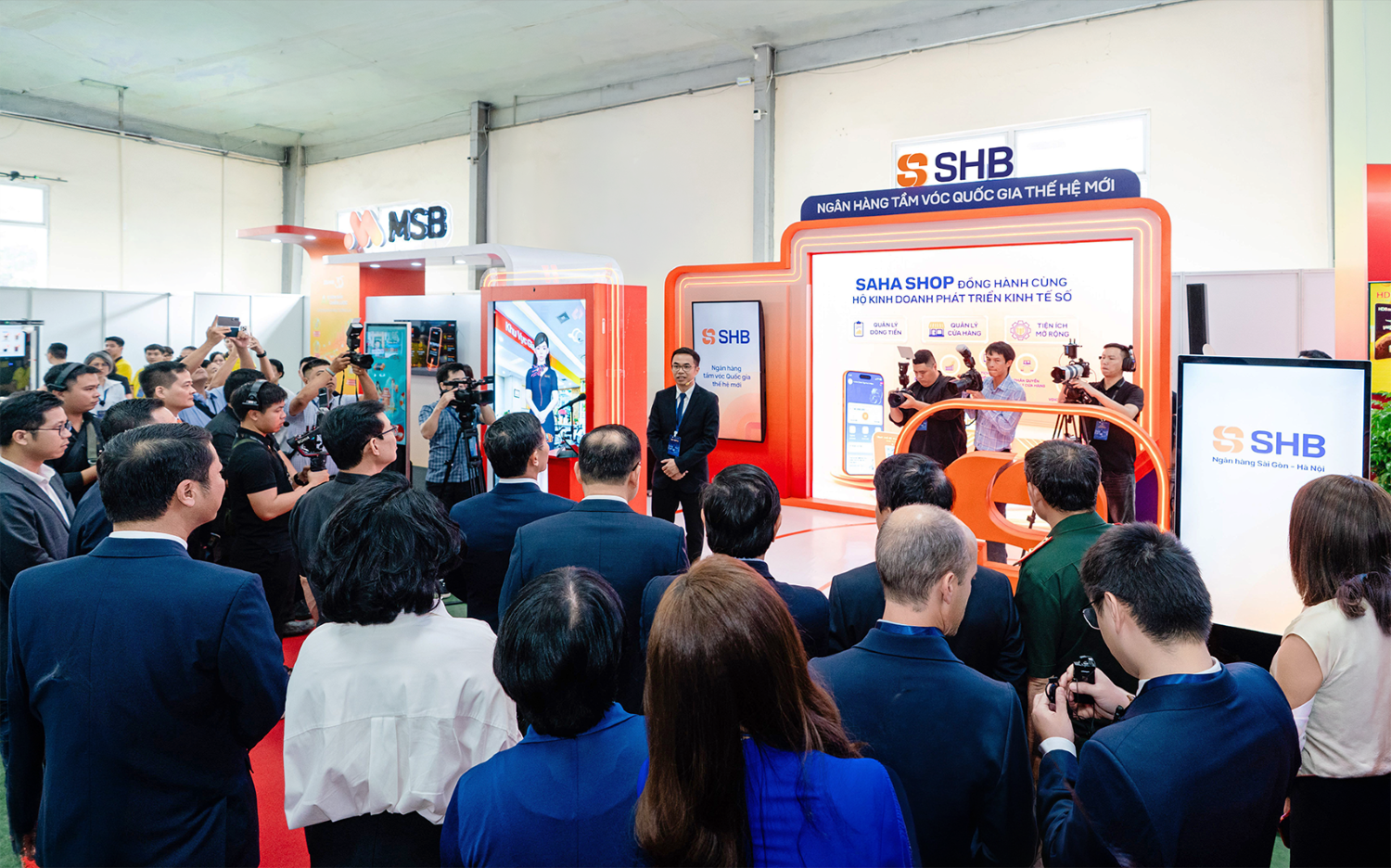 Giải ph&aacute;p của SHB tạo dấu ấn mạnh mẽ, thu h&uacute;t sự quan t&acirc;m của c&aacute;c đại biểu tham dự