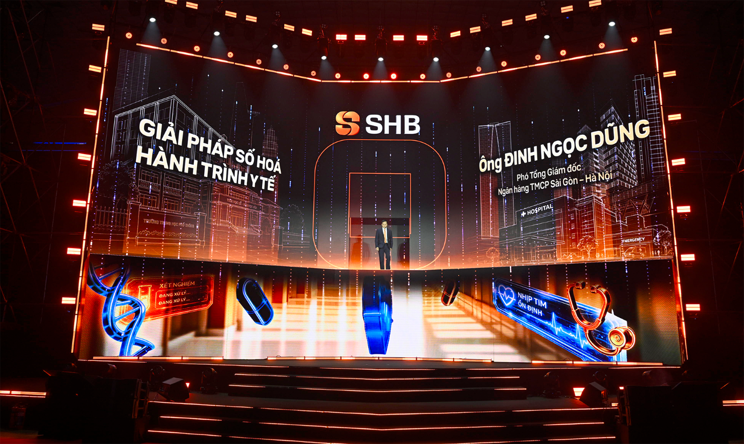 Cũng tại sự kiện Chuyển đổi số ng&agrave;nh Ng&acirc;n h&agrave;ng 2026, Ph&oacute; Tổng gi&aacute;m đốc SHB Đinh Ngọc Dũng đ&atilde; giới thiệu về SHB Health Connect &ndash; Giải ph&aacute;p c&ocirc;ng nghệ t&iacute;ch hợp chăm s&oacute;c sức khỏe to&agrave;n diện