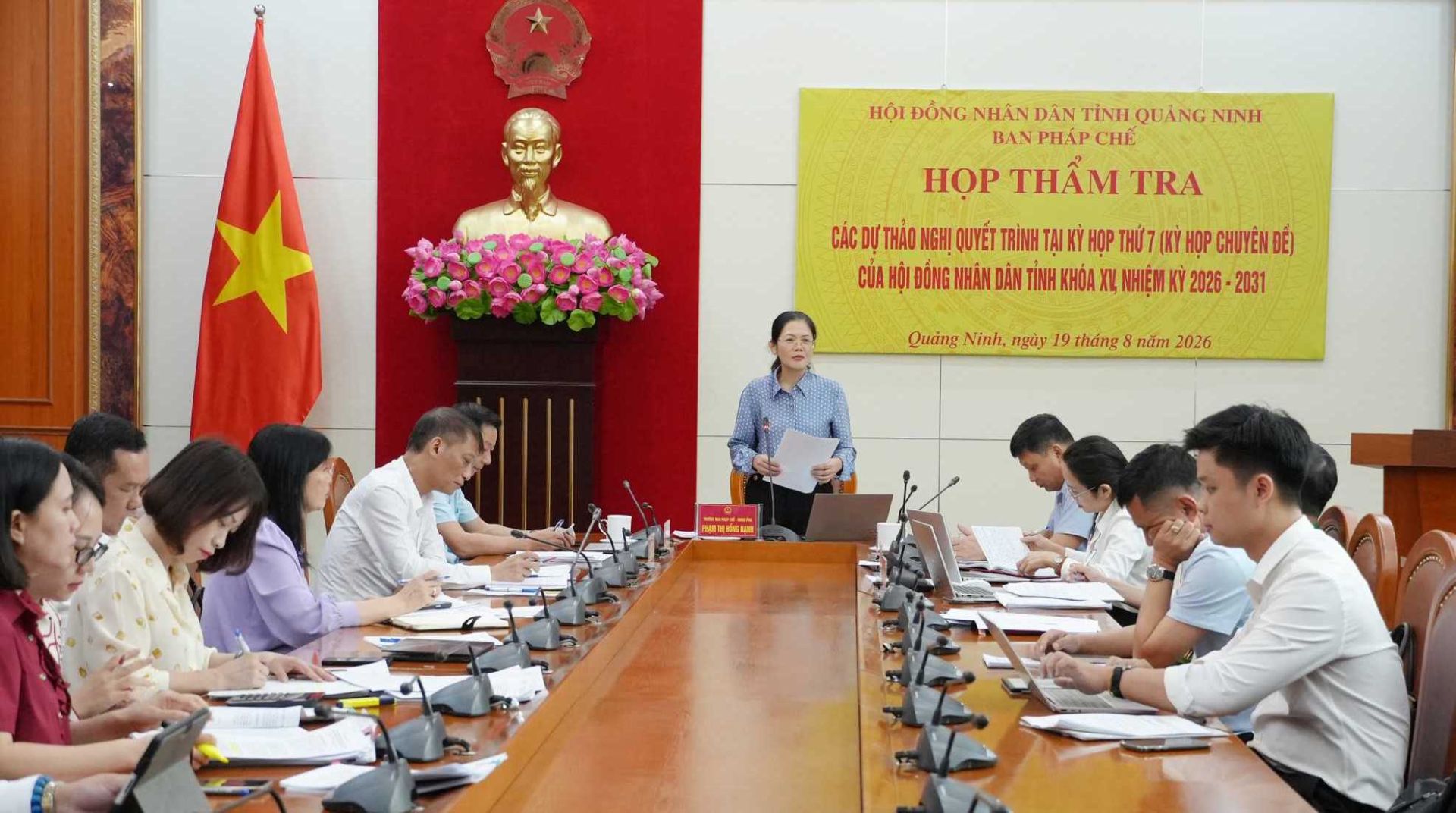 B&agrave; Phạm Thị Hồng Hạnh, Trưởng Ban Ph&aacute;p chế HĐND tỉnh Quảng Ninh kết luận tại buổi l&agrave;m việc