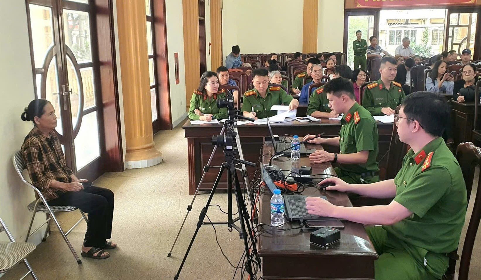 Công an phường Phổ Yên (Thái Nguyên) triển khai thu nhận mẫu ADN của thân nhân liệt sĩ chưa xác định được danh tính. Ảnh: Công an phường Phổ Yên (Thái Nguyên) triển khai thu nhận mẫu ADN của thân nhân liệt sĩ chưa xác định được danh tính. Ảnh: