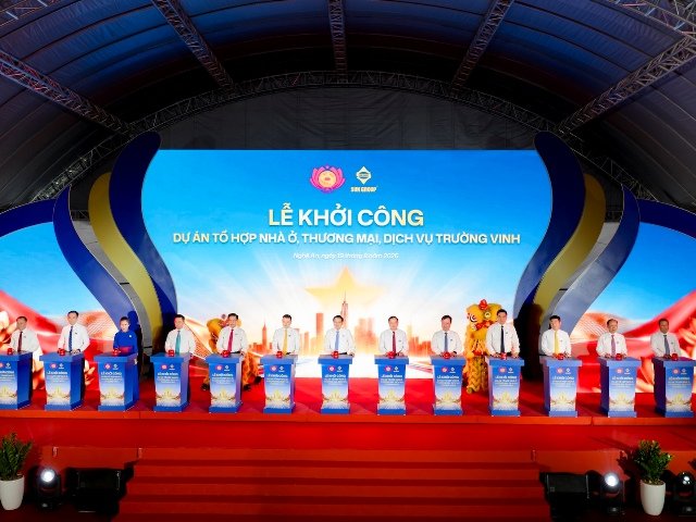 C&aacute;c đại biểu thực hiện nghi thức khởi c&ocirc;ng dự &aacute;n.