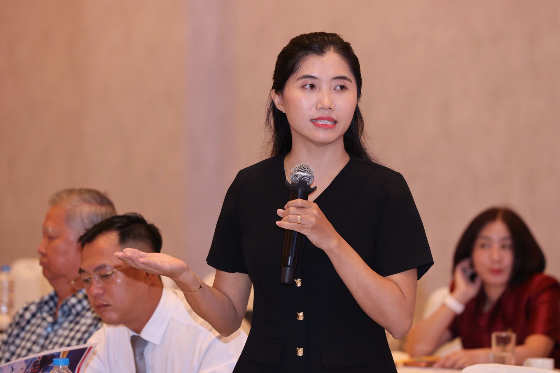 BS CKI Mai Thị Hồng Lan, Khoa Dinh dưỡng, Bệnh viện Qu&acirc;n y 175, lưu &yacute; rằng người ti&ecirc;u d&ugrave;ng kh&ocirc;ng thể nhận biết tất cả c&aacute;c nguy cơ bằng mắt thường.