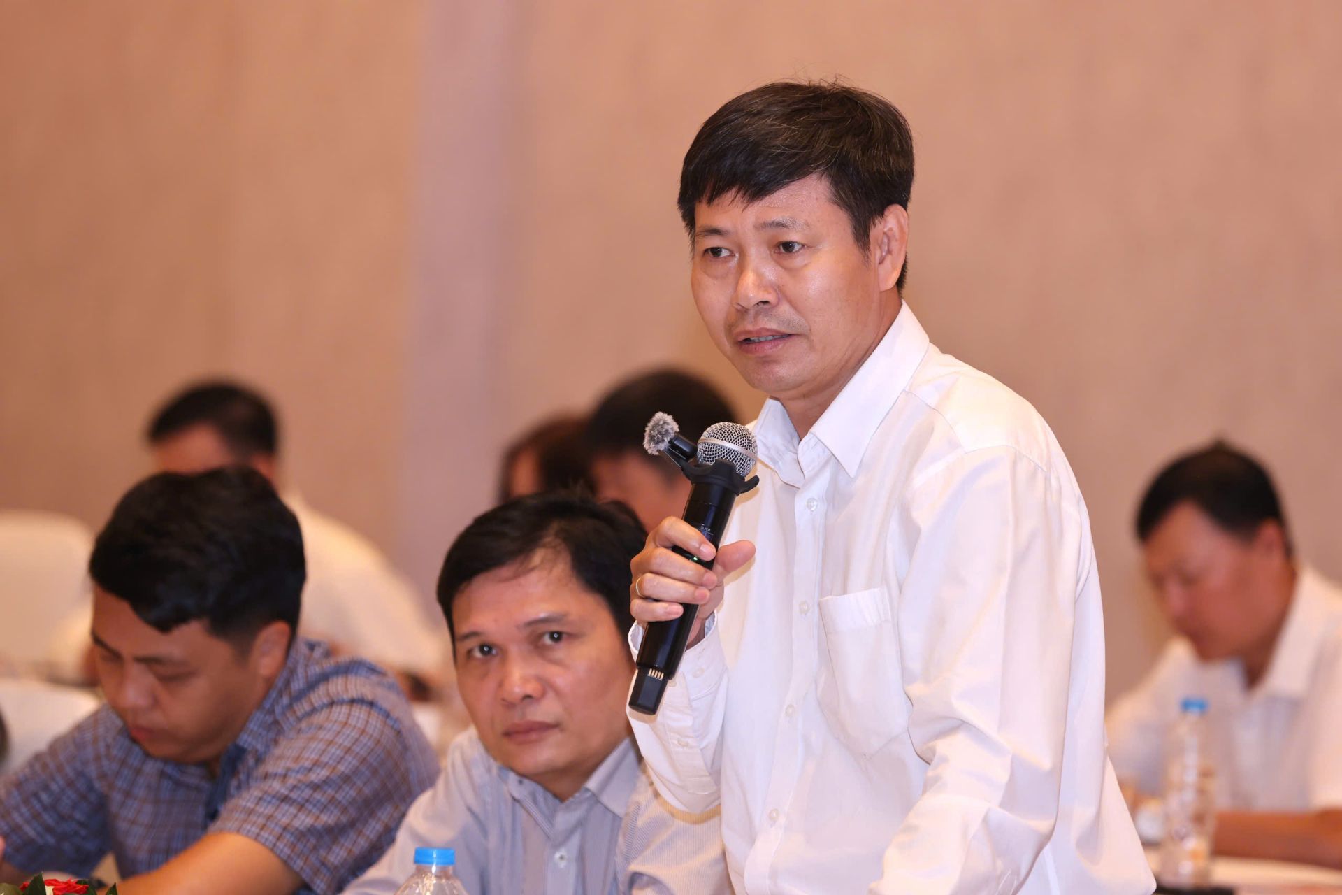 &Ocirc;ng Nguyễn Anh Dũng, Ph&oacute; Trưởng ph&ograve;ng Khoa học - C&ocirc;ng nghệ, Sở N&ocirc;ng nghiệp v&agrave; M&ocirc;i trường TP.HCM, trao đổi tại tọa đ&agrave;m.