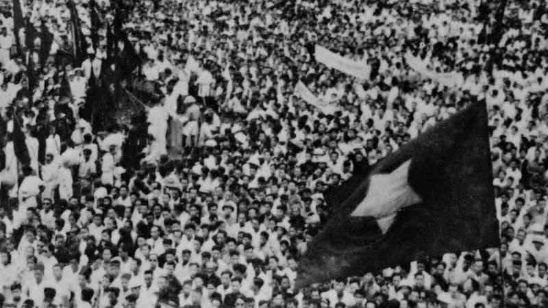 Ngày 19/8/1945, hàng vạn người dân Thủ đô dự mít-tinh tại Quảng trường Nhà hát Lớn thành phố chào mừng thắng lợi của Cách mạng Tháng Tám. (Ảnh: Tư liệu TTXVN) Ngày 19/8/1945, hàng vạn người dân Thủ đô dự mít-tinh tại Quảng trường Nhà hát Lớn thành phố chào mừng thắng lợi của Cách mạng Tháng Tám. (Ảnh: Tư liệu TTXVN)