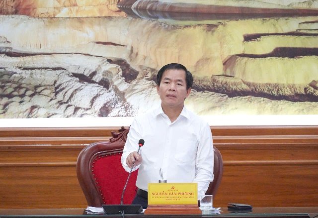Bí thư Tỉnh ủy Quảng Trị Nguyễn Văn Phương phát biểu tại buổi làm việc, yêu cầu tiếp tục triển khai Đề án đúng lộ trình và nâng cao chất lượng phục vụ người dân, doanh nghiệp. Ảnh: Cổng thông tin điện tử tỉnh Quảng Trị. Bí thư Tỉnh ủy Quảng Trị Nguyễn Văn Phương phát biểu tại buổi làm việc, yêu cầu tiếp tục triển khai Đề án đúng lộ trình và nâng cao chất lượng phục vụ người dân, doanh nghiệp. Ảnh: Cổng thông tin điện tử tỉnh Quảng Trị.