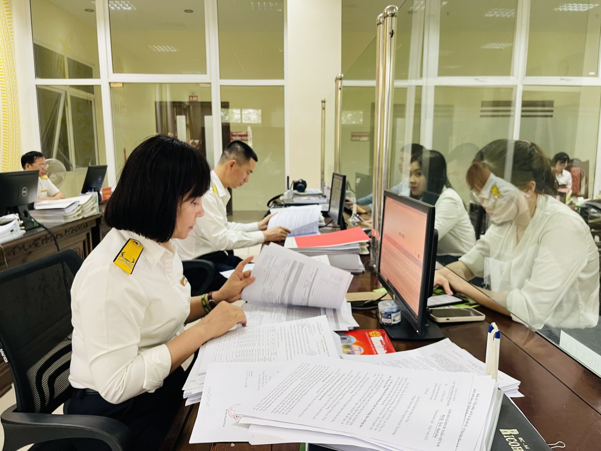 Hoạt động nghiệp vụ của công chức Thuế tỉnh Tuyên Quang. Ảnh: tuyenquang.gov.vn Hoạt động nghiệp vụ của công chức Thuế tỉnh Tuyên Quang. Ảnh: tuyenquang.gov.vn