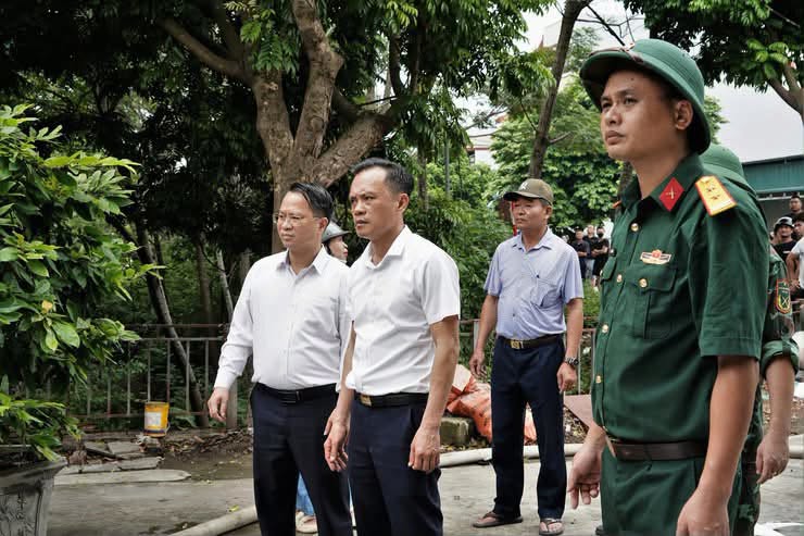 Lãnh đạo thành phố Hà Nội trực tiếp kiểm tra hiện trường, chỉ đạo công tác khắc phục hậu quả vụ cháy tại phường Chương Mỹ. Lãnh đạo thành phố Hà Nội trực tiếp kiểm tra hiện trường, chỉ đạo công tác khắc phục hậu quả vụ cháy tại phường Chương Mỹ.